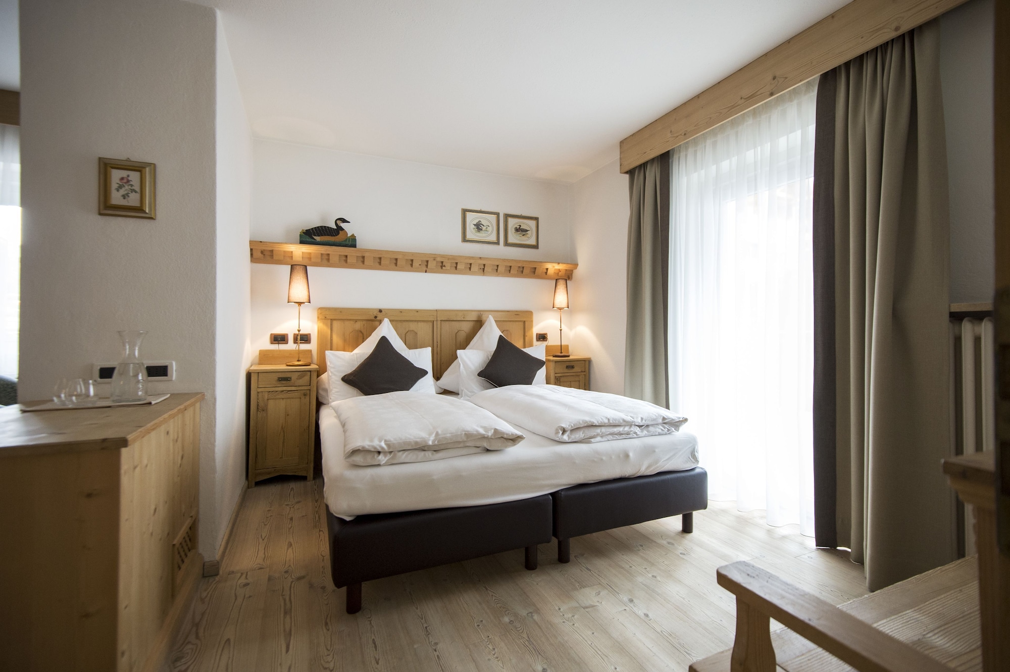ROMANTIC, STANDARD, DOUBLE BED