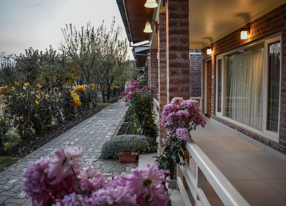 The Orchard Retreat & Spa Srinagar 25/50