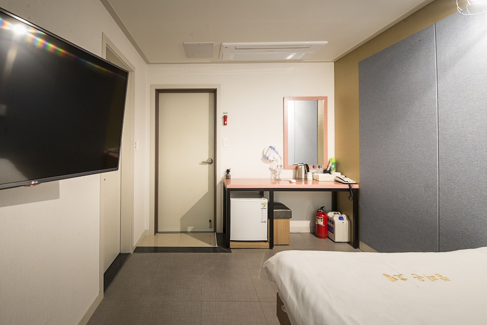 Champion Hotel 34/43