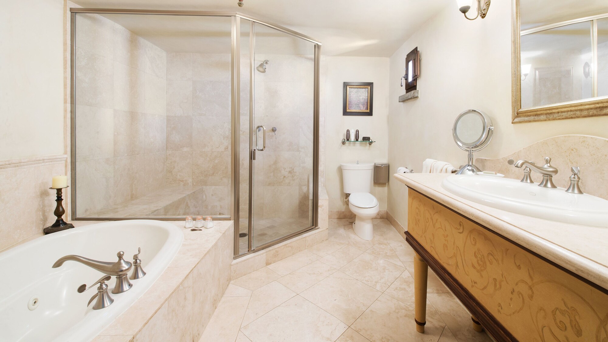 Suite, King Bed, Hill Side