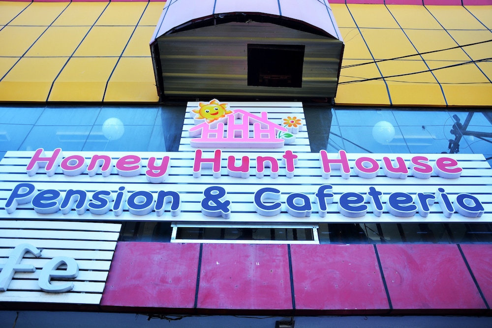 Honey Hunt House 1/61