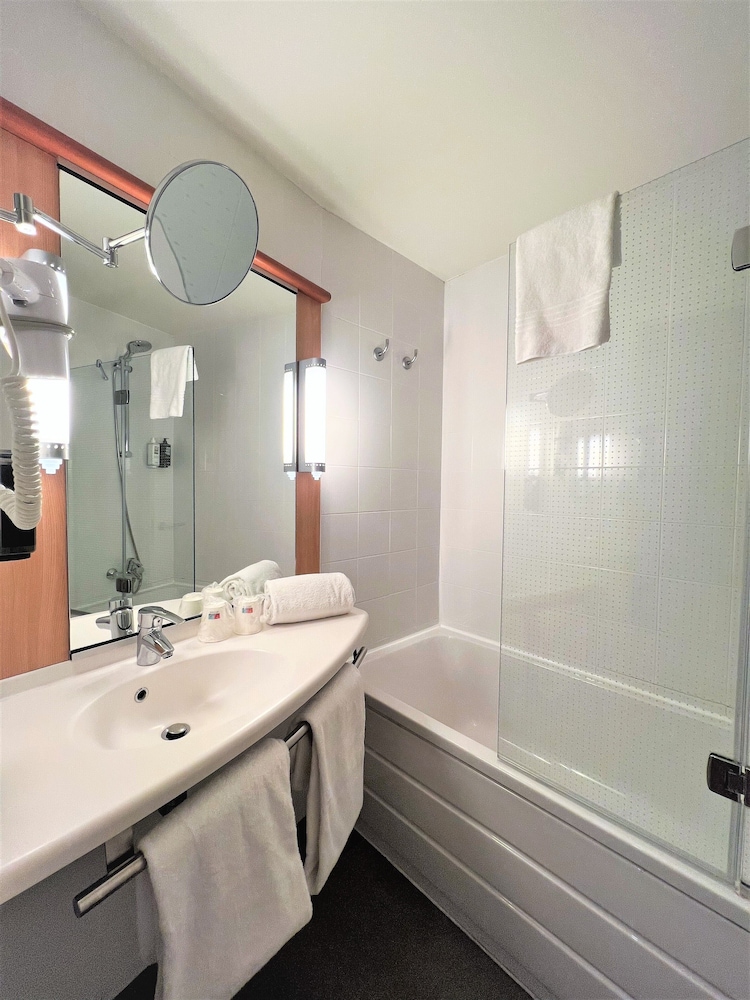 IBIS BARCELONA RIPOLLET 70/72
