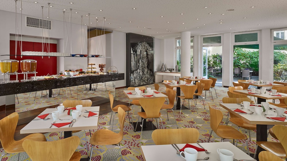 Radisson RED Berlin Kudamm 49/66