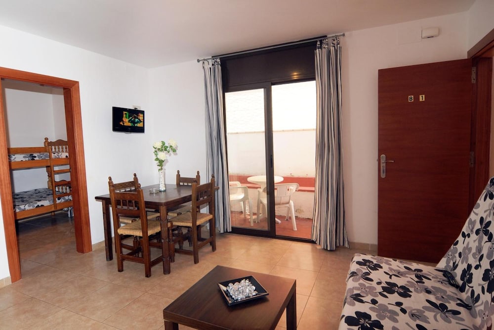 AR CARIBE APTS. 47/64