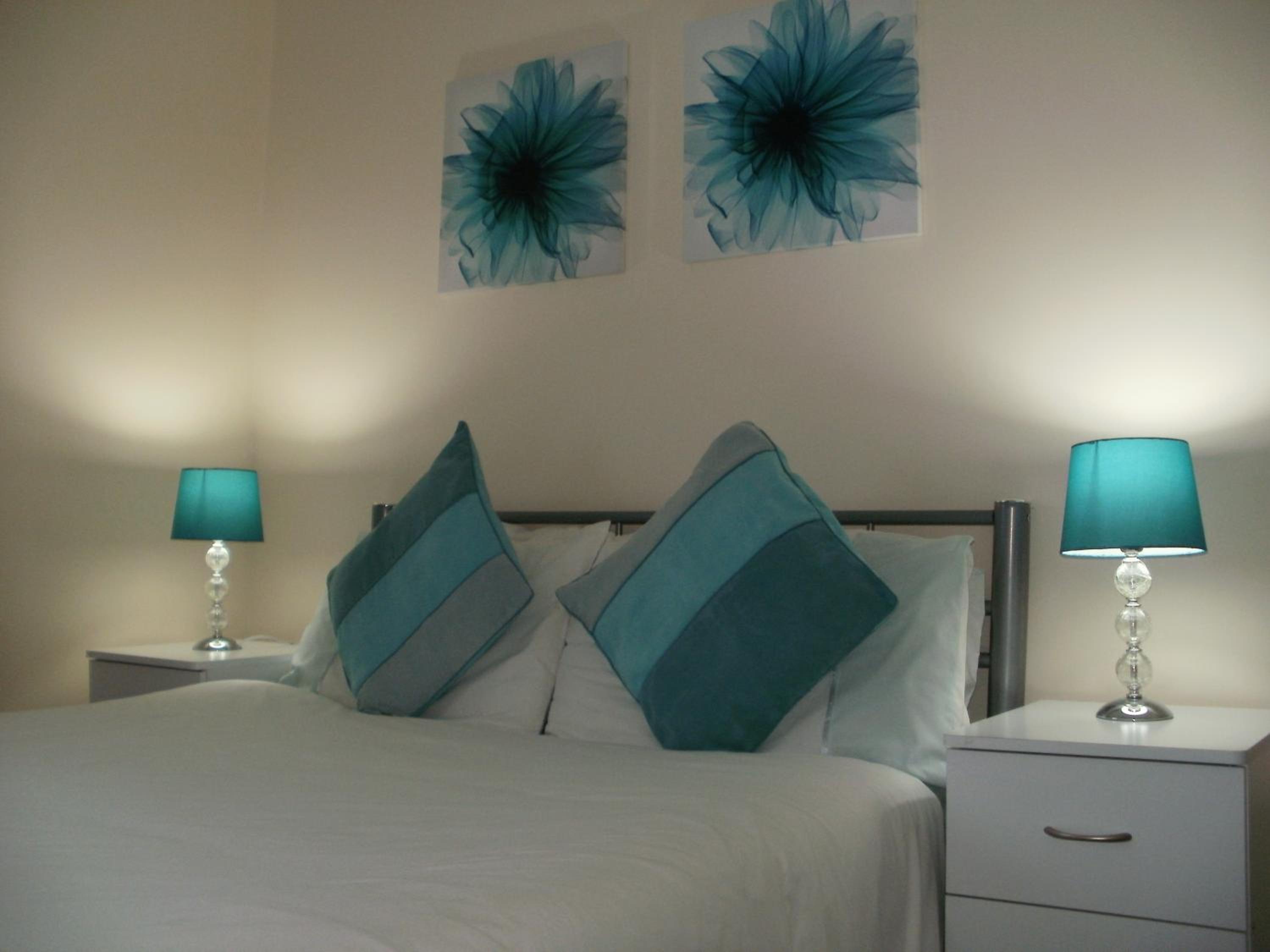 London Heathrow Guesthouse 9/23