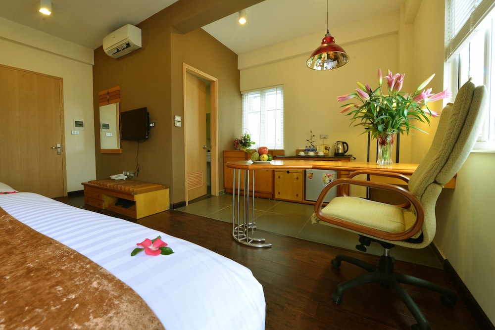 Golden Sun Villa Hotel 27/73