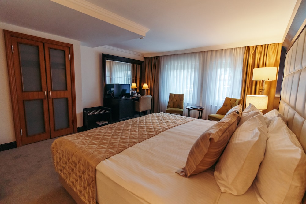Ck Farabi Hotel 20/65