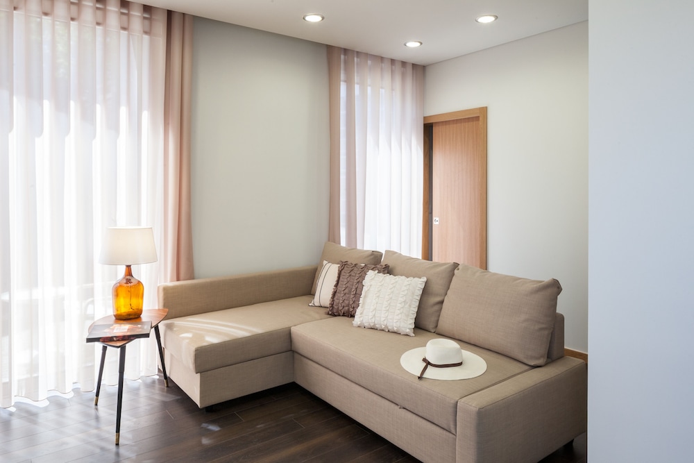 CASAS DO PATIO, L.DA COUNTRY HOUSES & NATURE 30/50