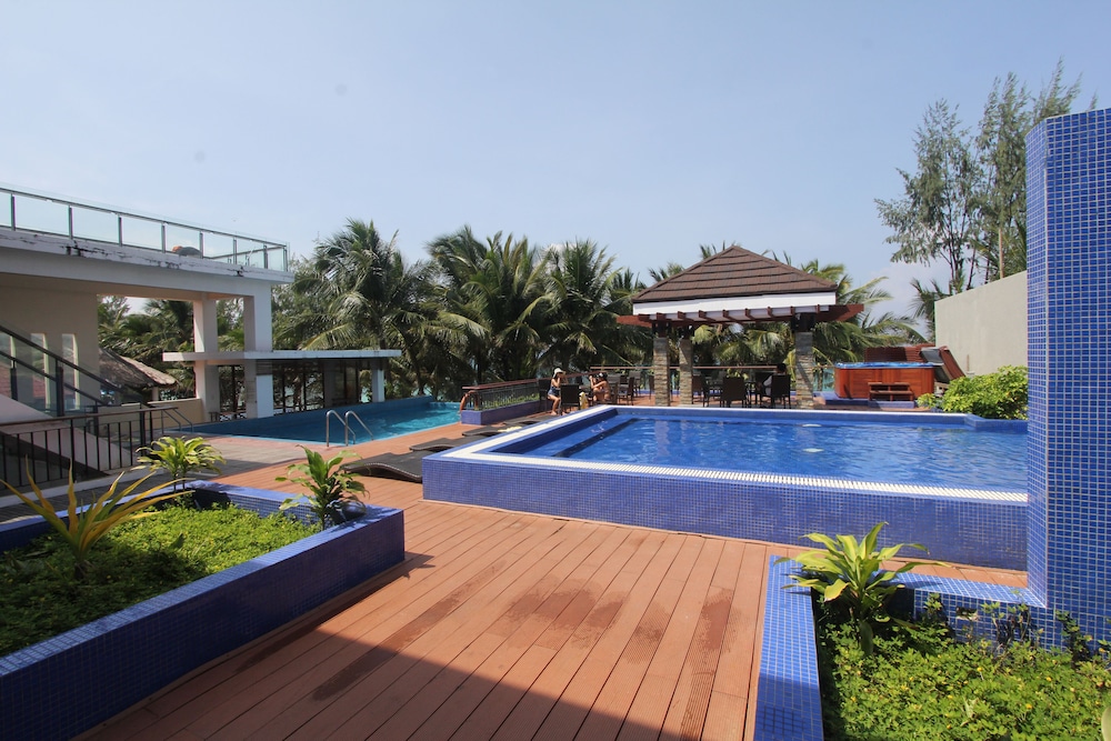 Crown Regency Beach Resort Boracay 8/75