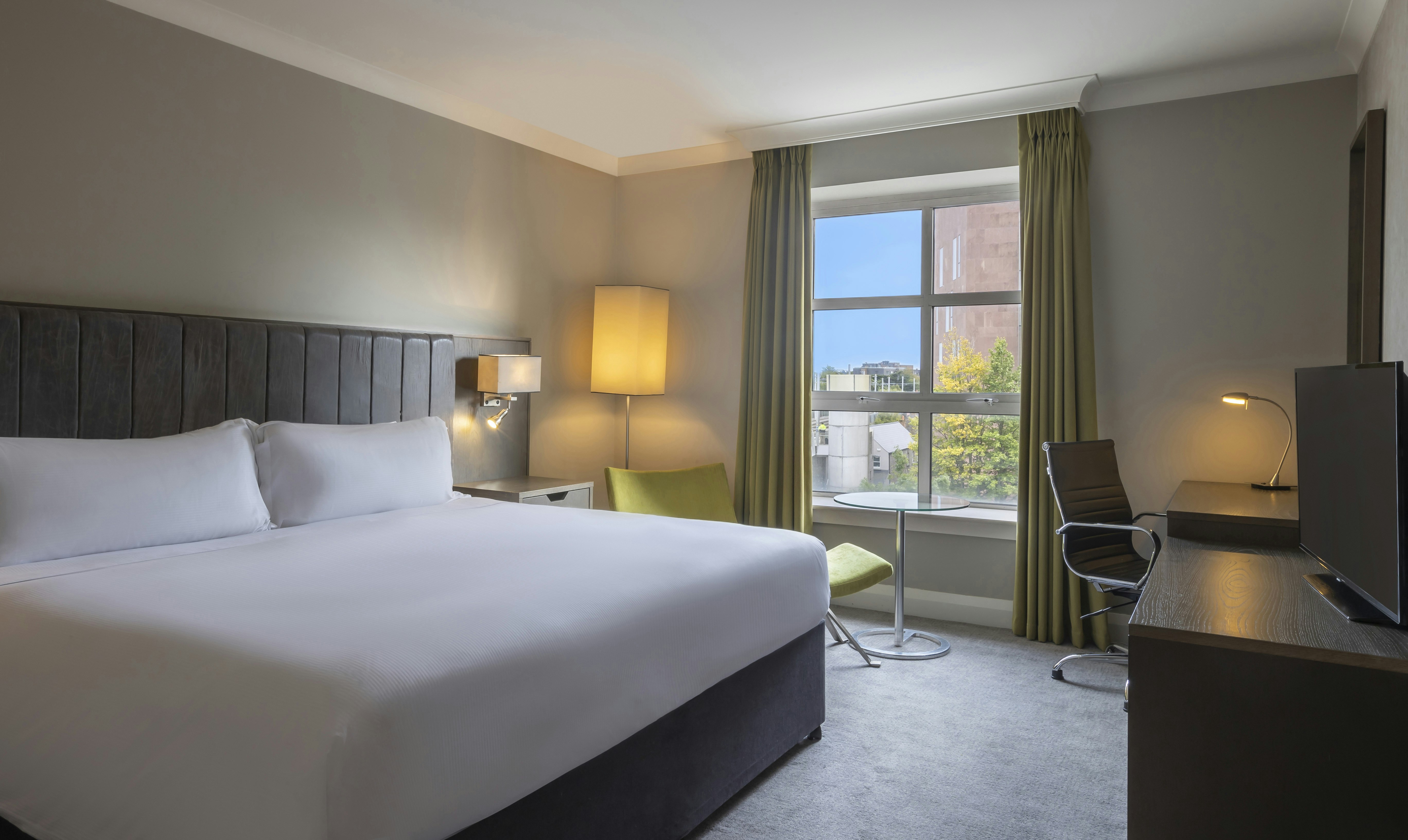 Superior, Queen Bed, Canal View