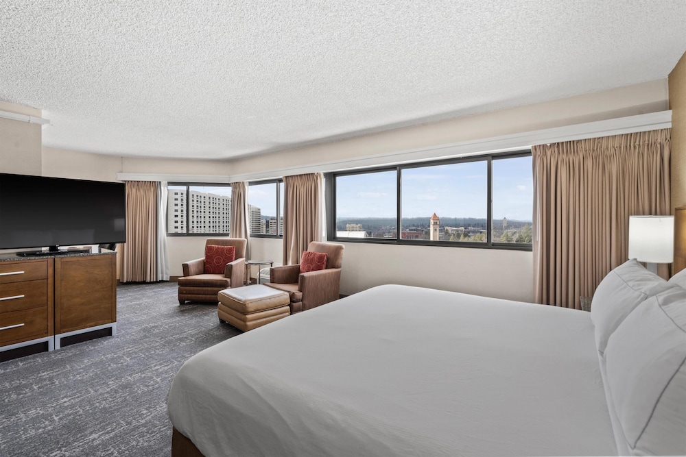 غرفة ركنية بسرير كينج بحوض استحمام لذوي الإعاقة، DoubleTree by Hilton Hotel Spokane City Center 3/10