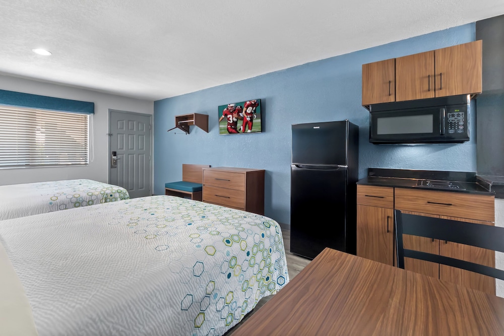 Non-Smoking Studio 2 Queen Bed