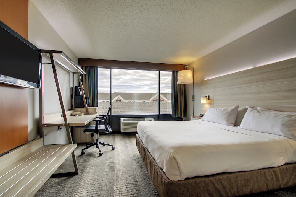 Holiday Inn Express Milwaukee N Brown Deer Mequon 24/67