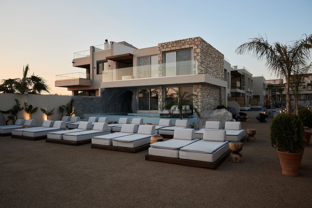 Uzenie All Suites Boutique Resort 5/69