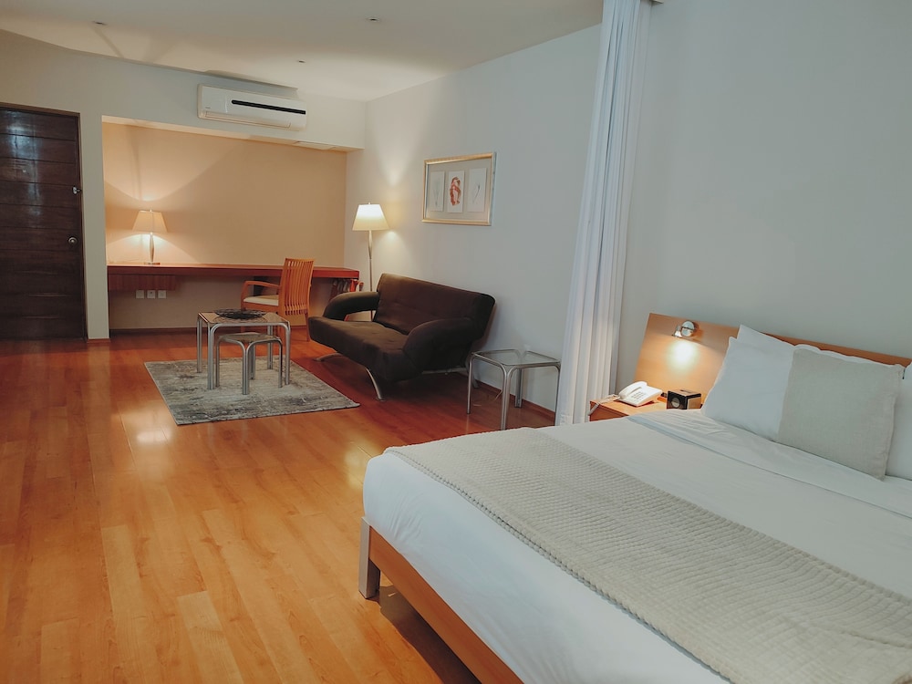 Lombardo Suites 16/50
