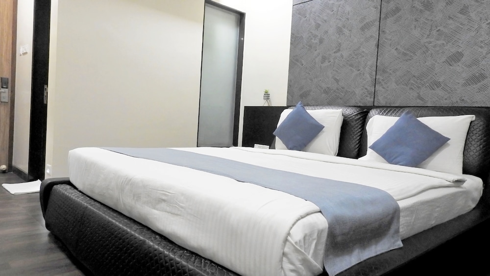 DELUXE, DOUBLE BED