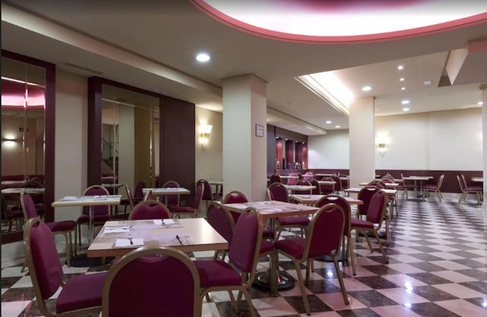 Sterling Hotel 28/34