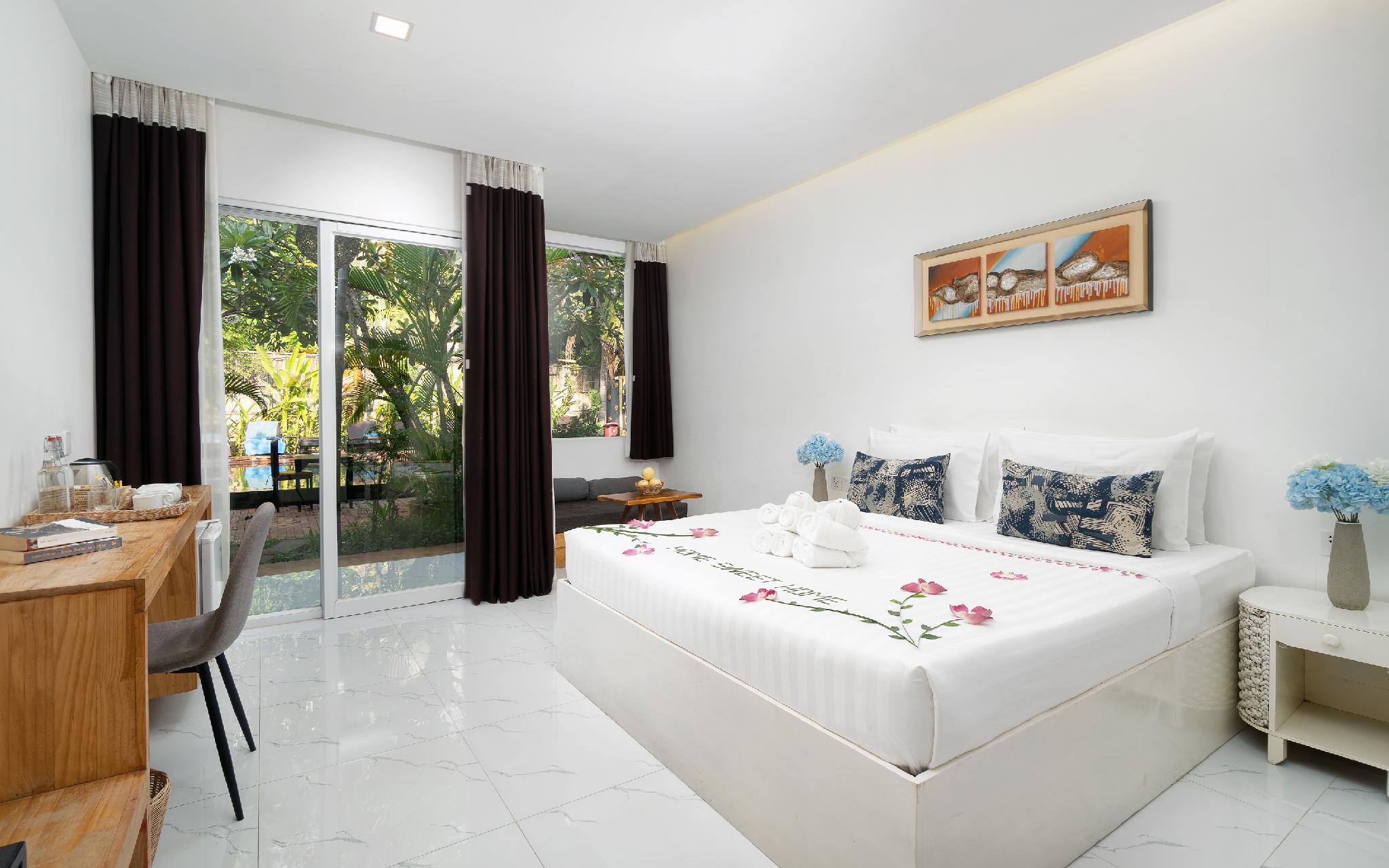 Studio, Double Bed, Pool Access