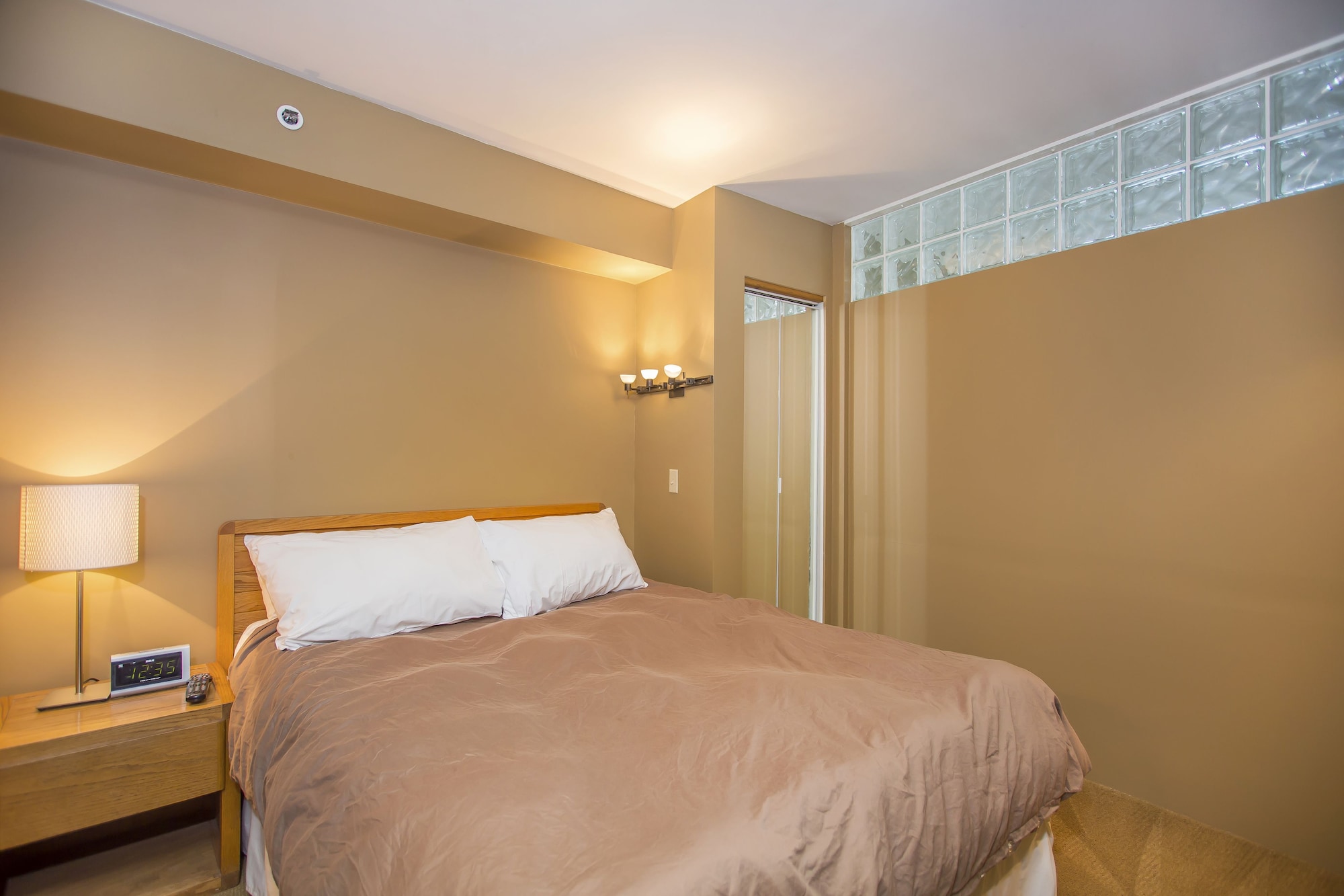 2 BEDROOMS, GOLD, SUITE