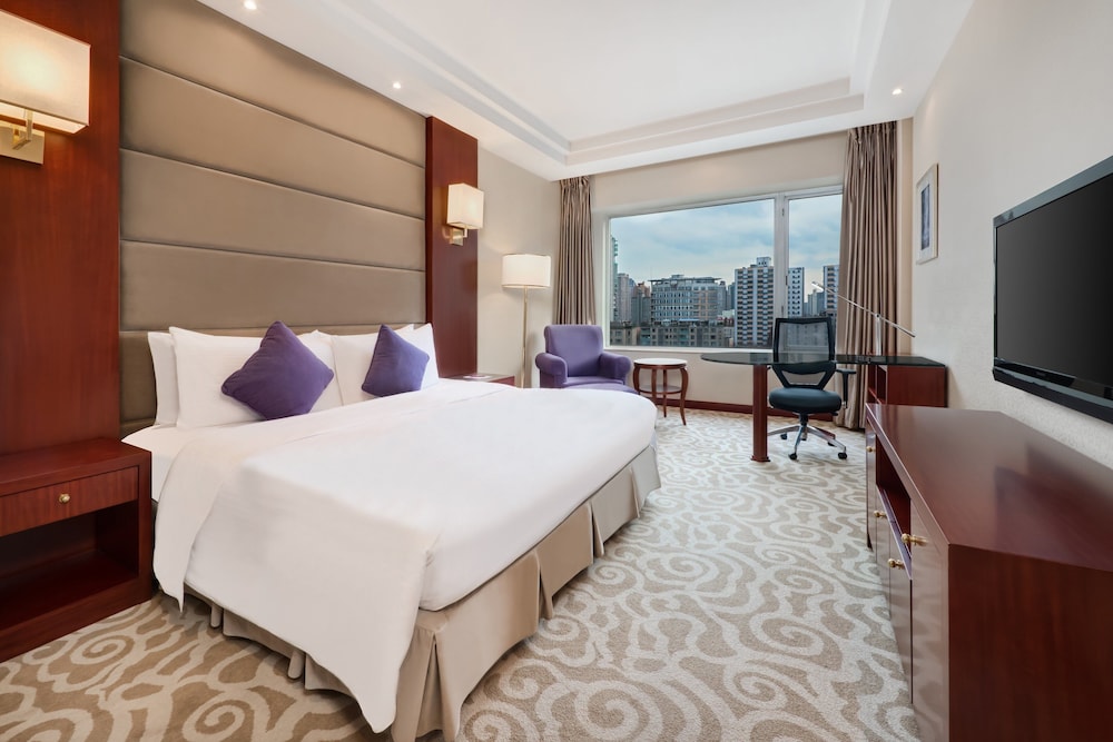 1 King Bed Standard Work Life