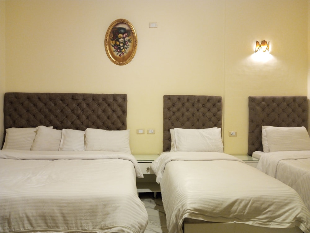 New Panorama Hotel 8/50