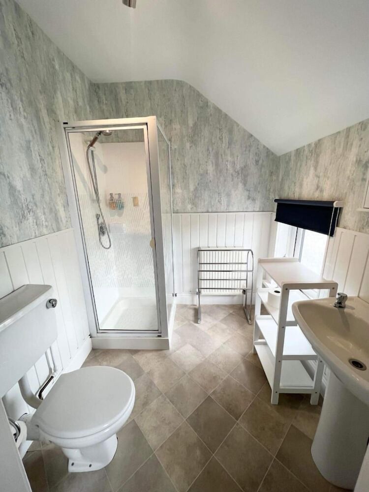 Clarence House Hotel 43/47
