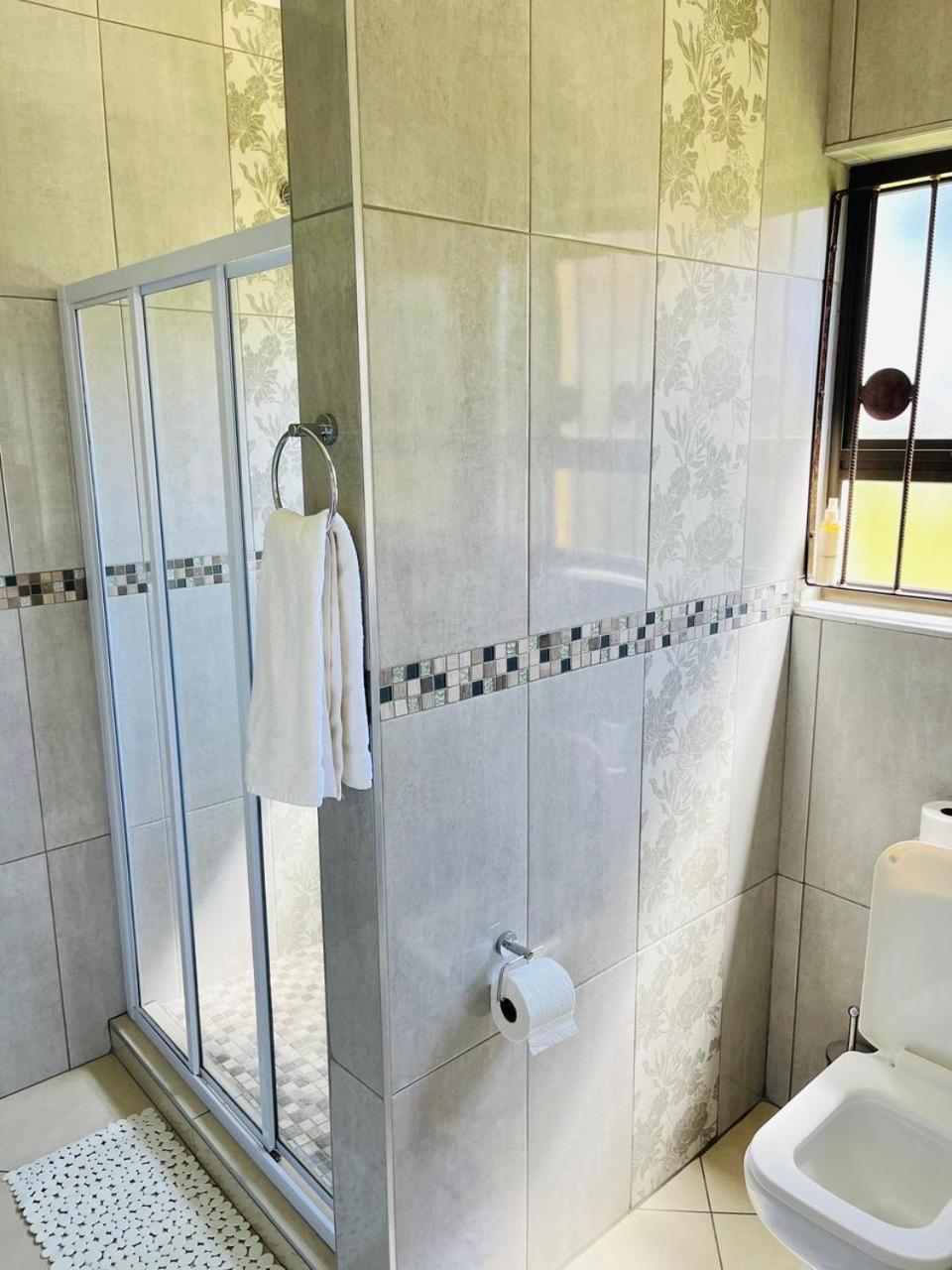Langelihle Accommodation in Margate 28/37