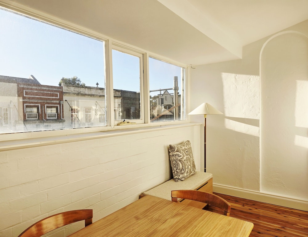 Crown Hotel Surry Hills 34/58