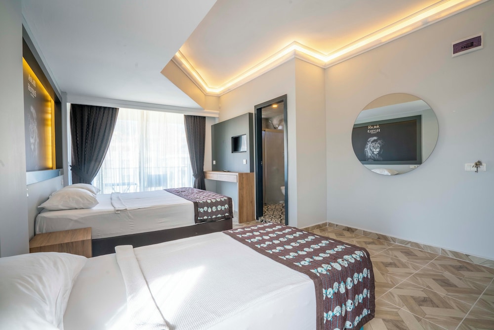 Aslan Corner Hotel 25/61