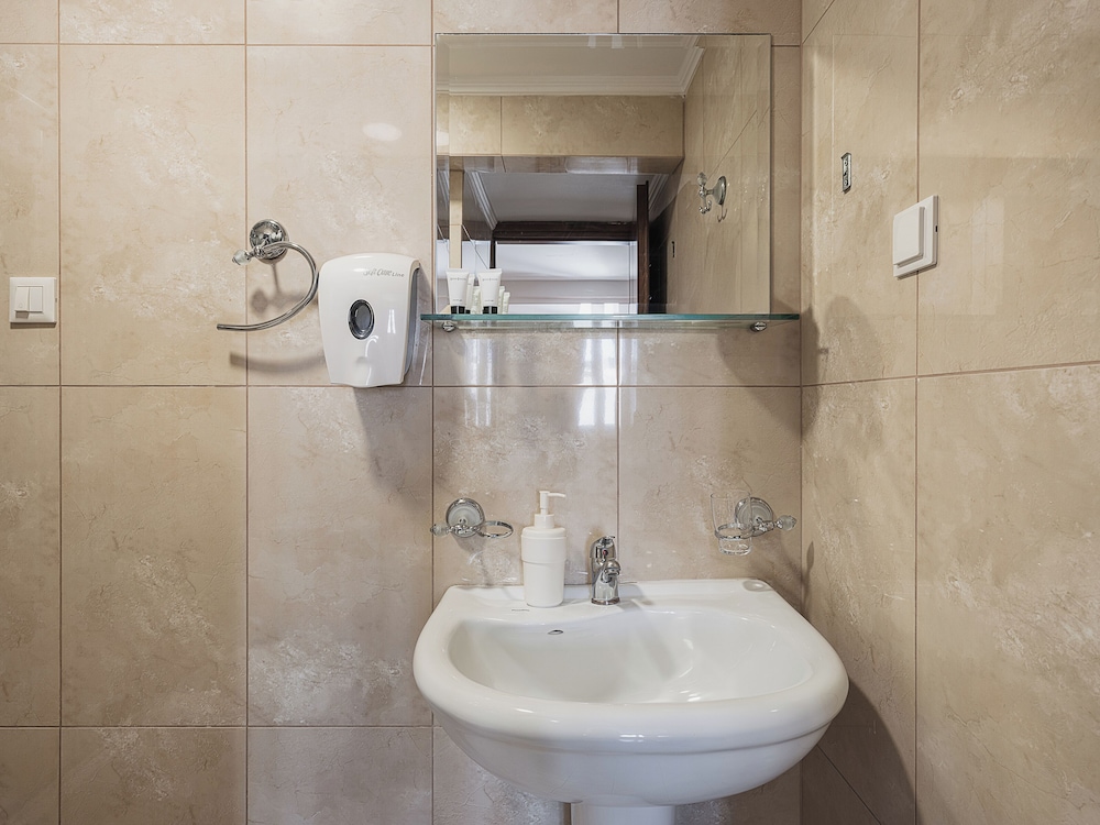 Theofilos Hotel 46/49