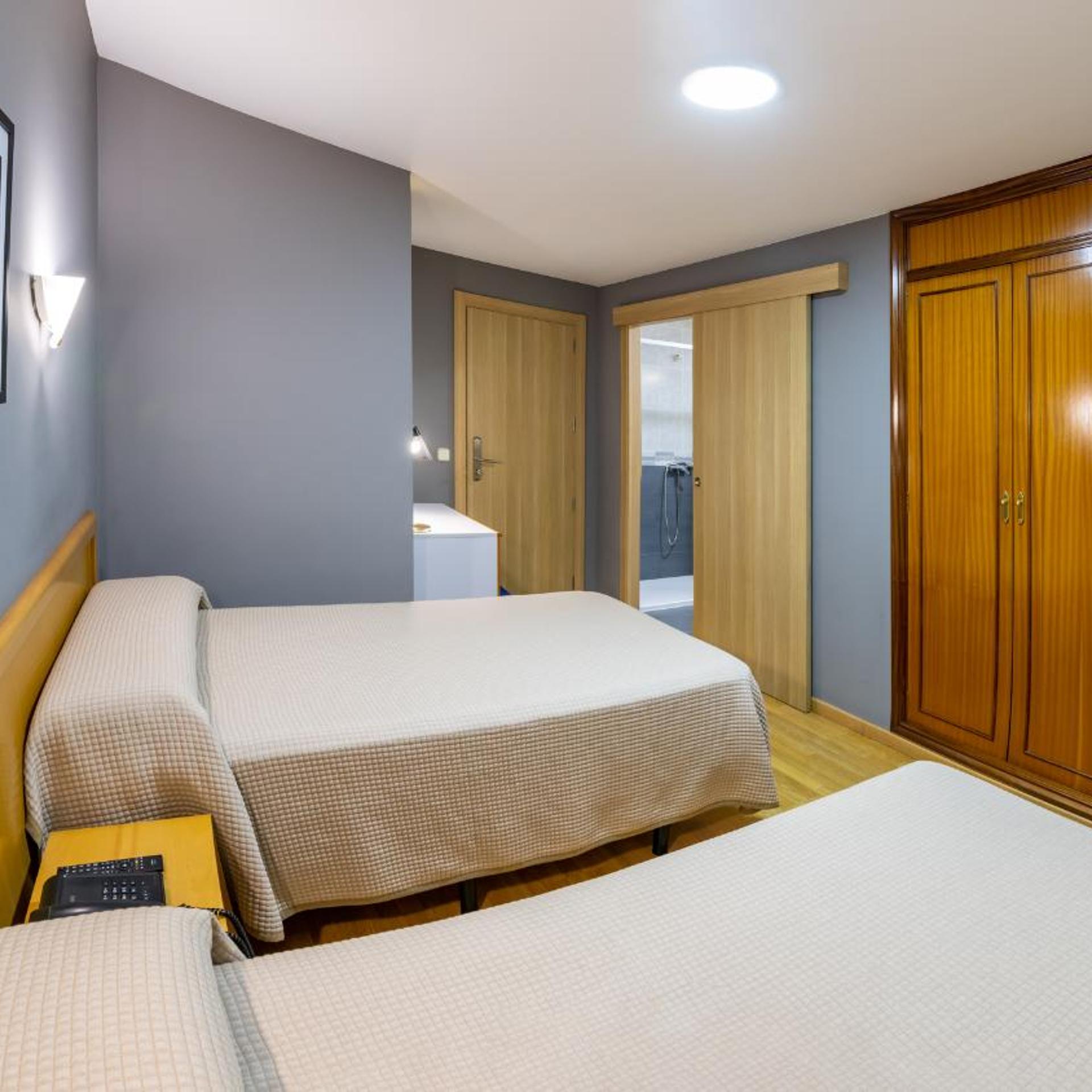 Classic, Twin Beds