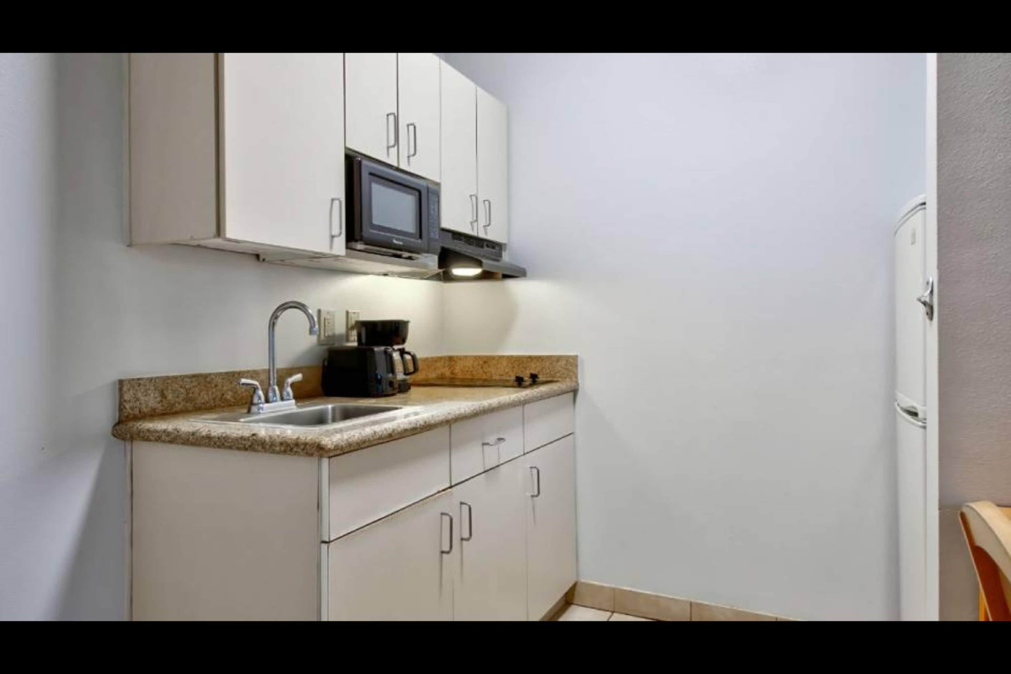 Oyo Townhouse Sulphur,LA Extended Stay I-10 15/27