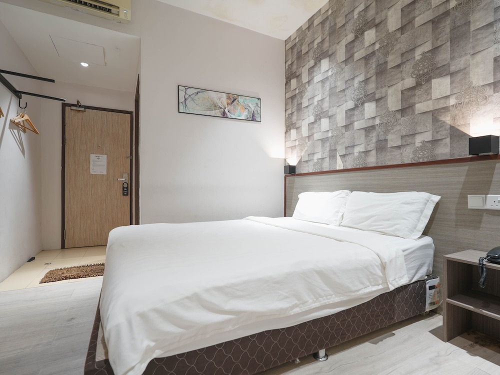 DELUXE, DOUBLE BED, NO VIEW