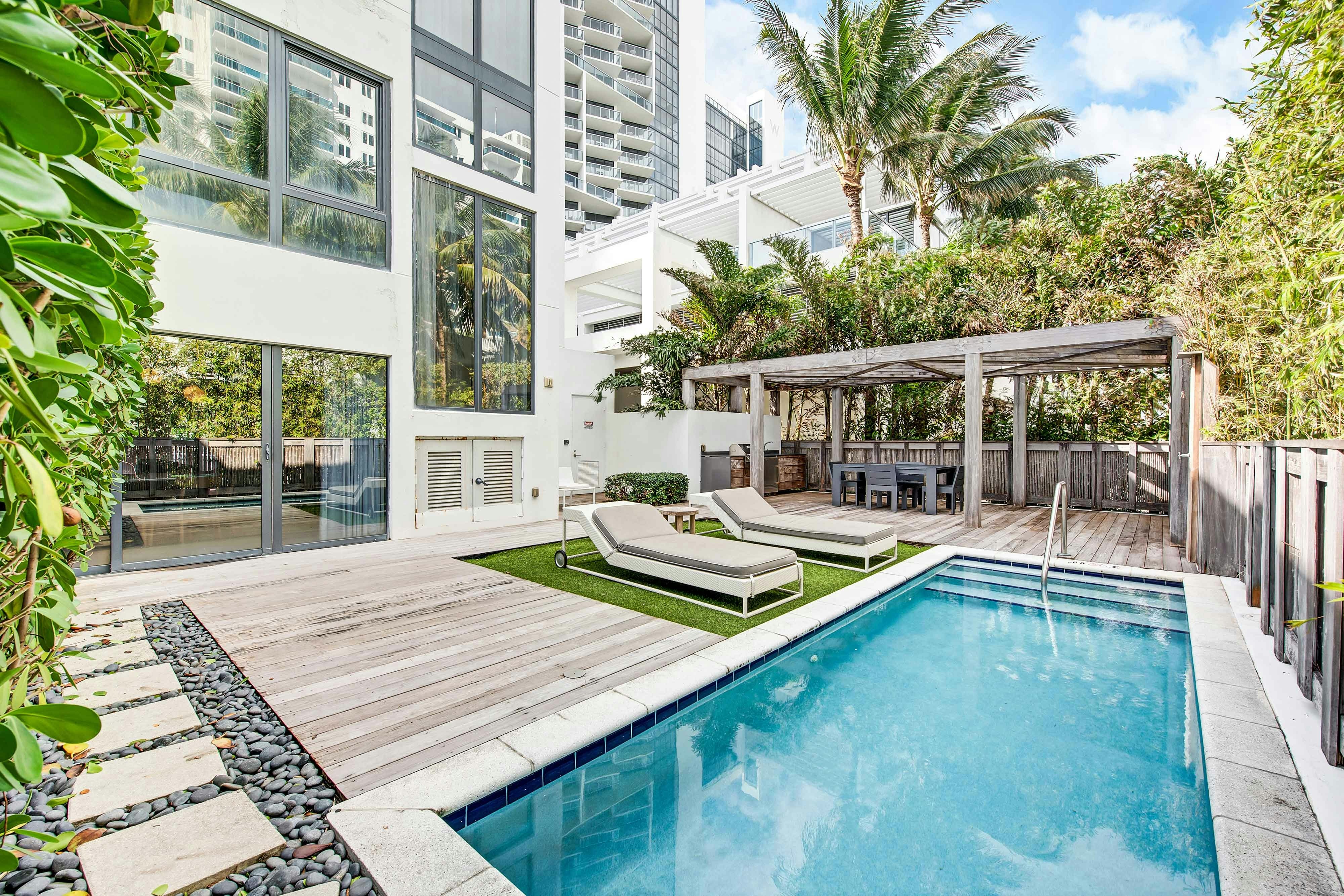 W South Beach Hotel 65/68