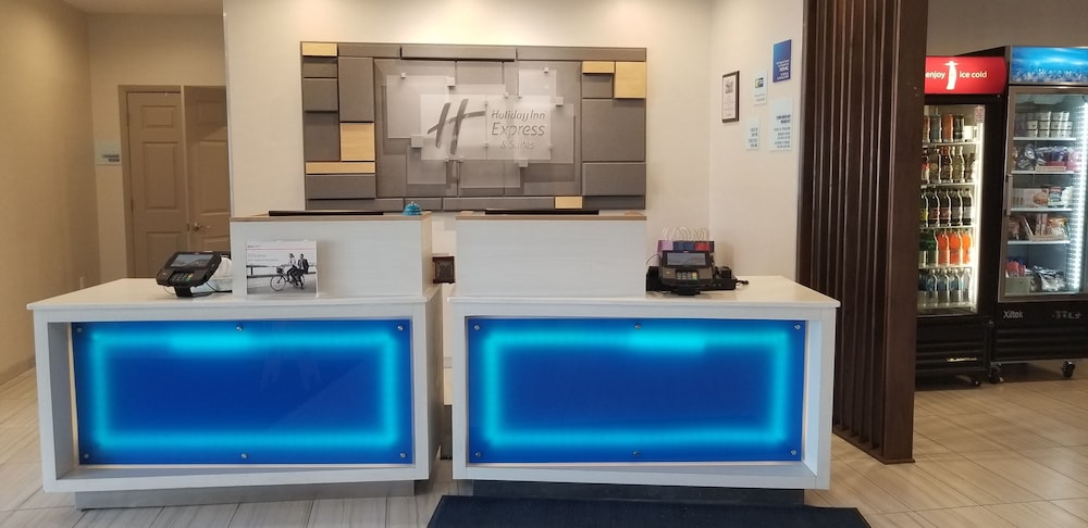 Holiday Inn Express and Suites Chicago West St Charles an IHG Hotel 36/72