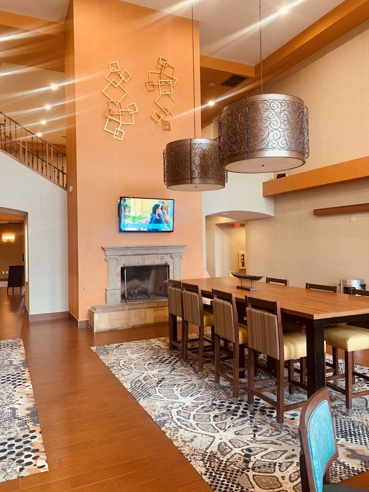 Hampton Inn & Suites Goodyear 24/69