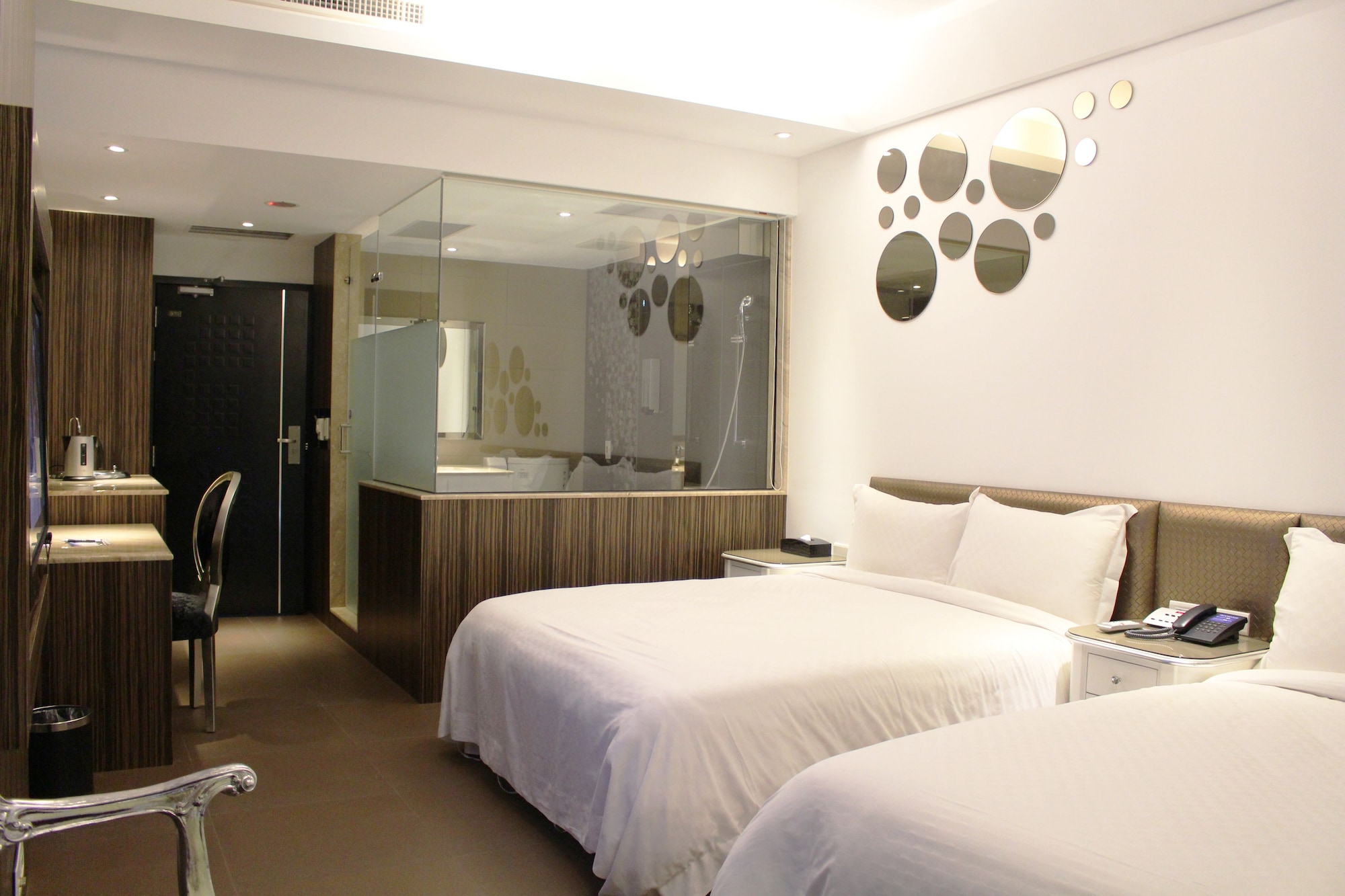 STANDARD, QUADRUPLE, 2 DOUBLE BEDS, BEACH VIEW