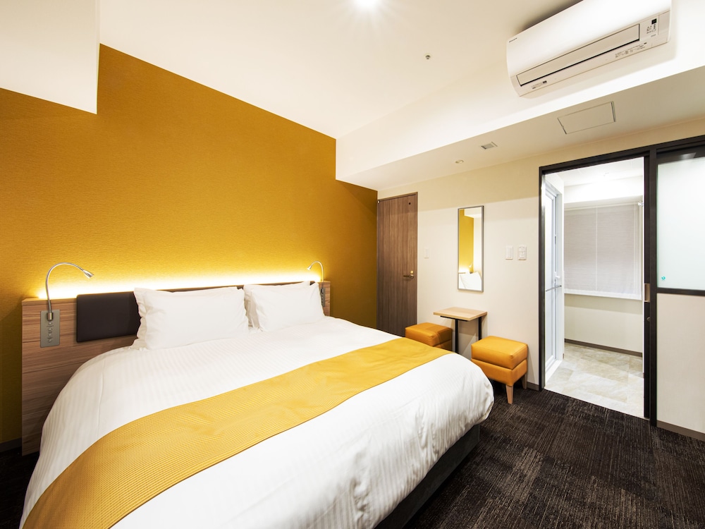 ROOM, DOUBLE BED