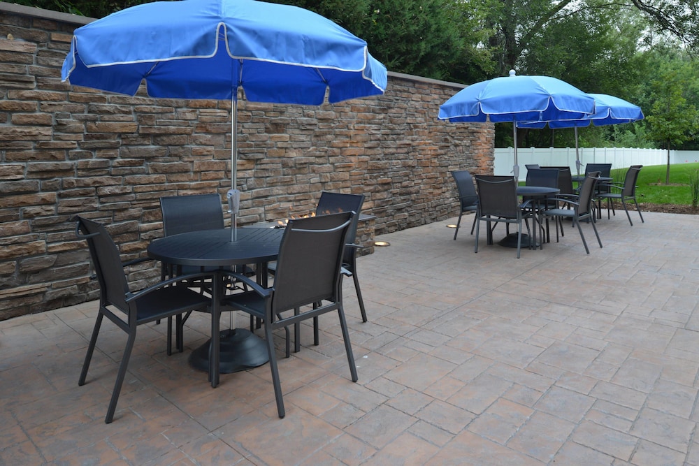 Fairfield Inn Suites Fremont 38/44