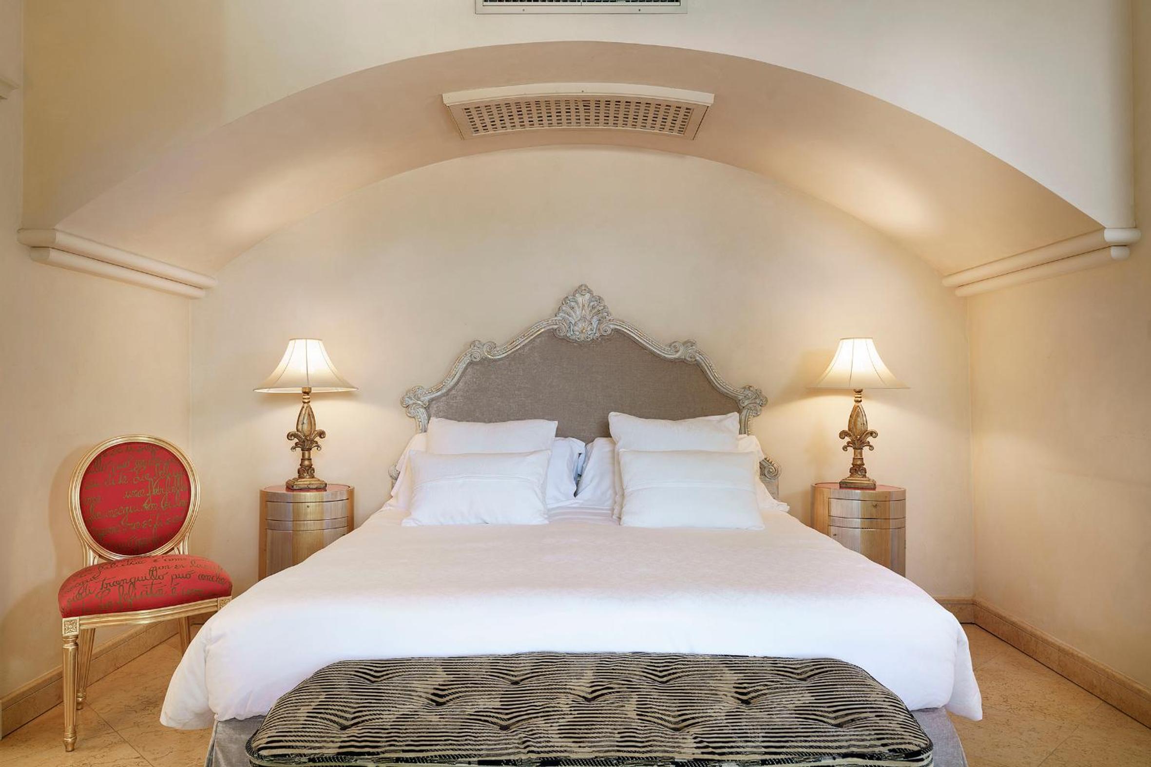 جناح بشرفة، Romano Palace 8/10
