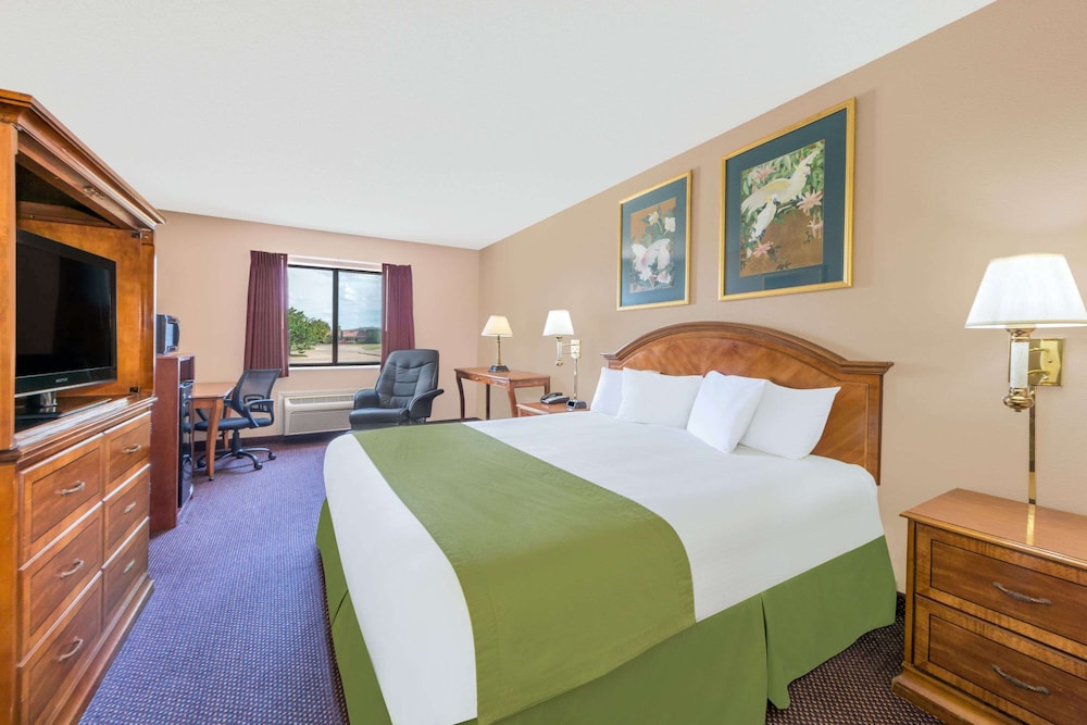Baymont By Wyndham Enid 13/25