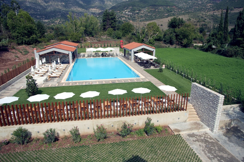 Mont Helmos Hotel 63/71