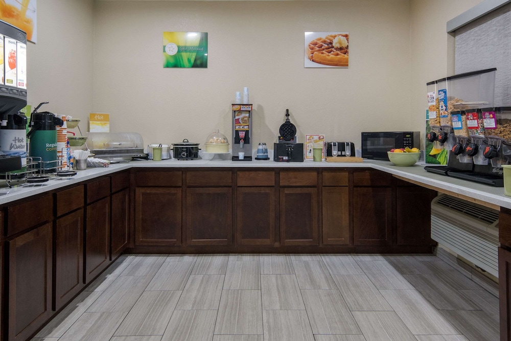 Quality Inn and Suites Roanoke Fort Worth North TX 4/46
