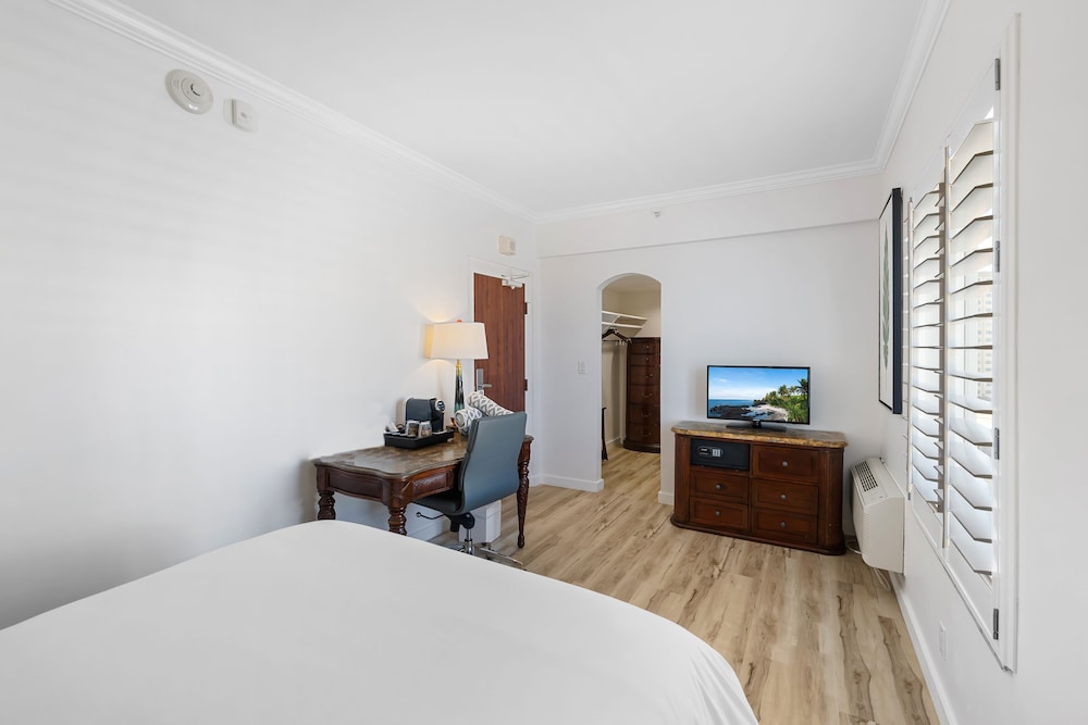 Beachcomber Oceanfront Resort Villas 31/71
