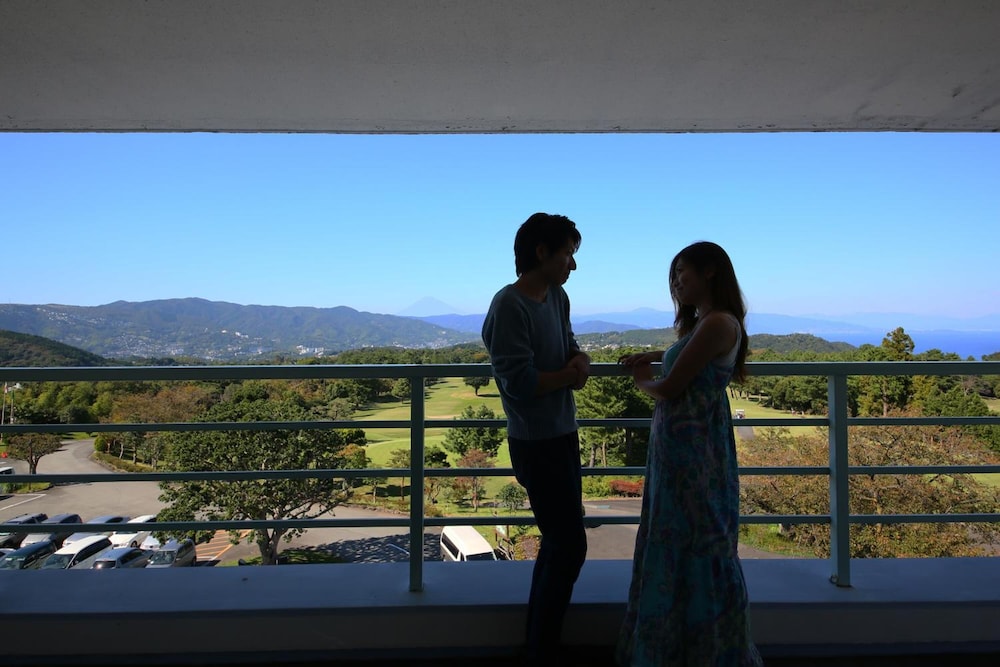 SOUTHERN CROSS RESORT 65/68