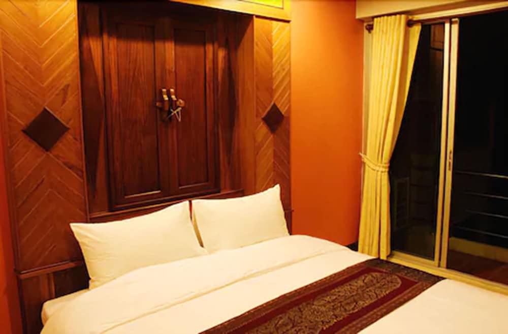 Lamphu Tree House Boutique Hotel 28/70