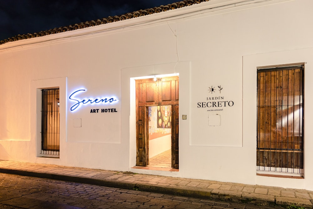 Sereno Art Hotel 46/78