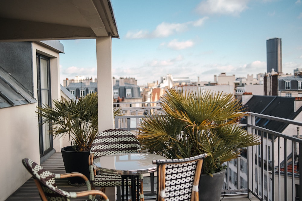 Hotel Eiffel Blomet 63/68