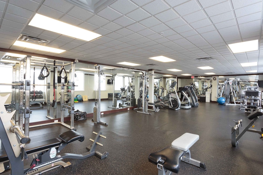 Sandman Hotel & Suites Winnipeg Airport 24/56