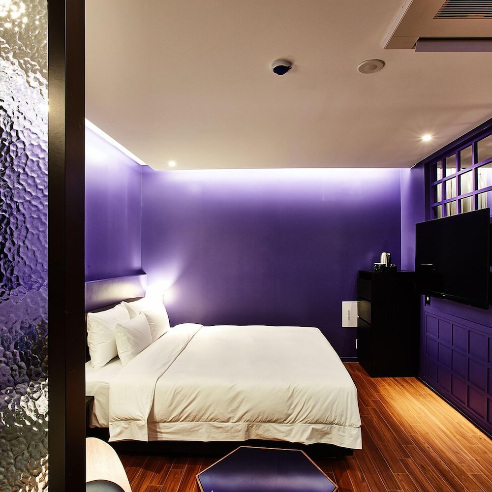 Hotel Wanted 44/70